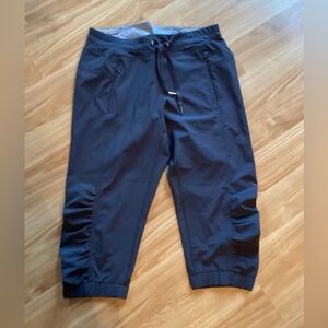 Calvin Klein Performance Gray Ruched Capri Leggings | Athletic Activewear, sz S